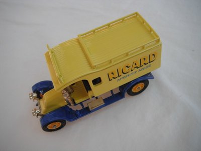 6. Y25 1910 Renault AG Van (yel body/yel roof/blu chassis/black seat/orange spk wheels).