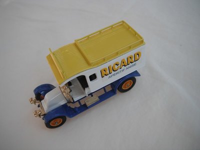 2. Y25 1910 Renault AG Van (wht body/yel roof/blu chassis/black seat/orange spk wheels).