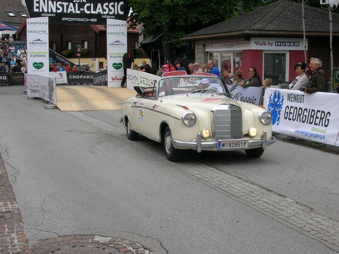 Mercedes Benz 220 Cabrio.JPG