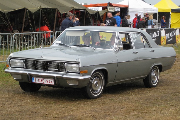 Opel_Admiral_A,_Schaffen_Diest_Fly-Drive_2013.JPG