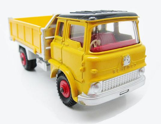 Dinky Toys Bedford 'TK' Dropside lorry..JPG