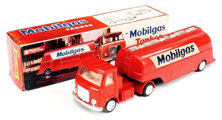 LUCKY TOYS AEC 'Mobilgas' fuel tanker.jpg