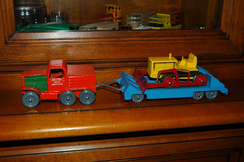 ELT 11_Prime Mover and Bulldozer Set_orange_green_M_blue T_yellow B_GMW_Lesney__no Box.jpg