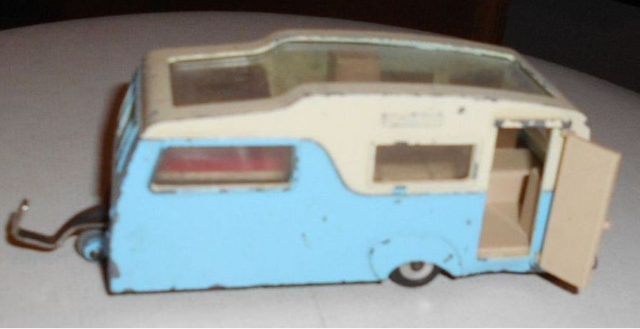 117 4 Berth Caravan blue-white.jpg
