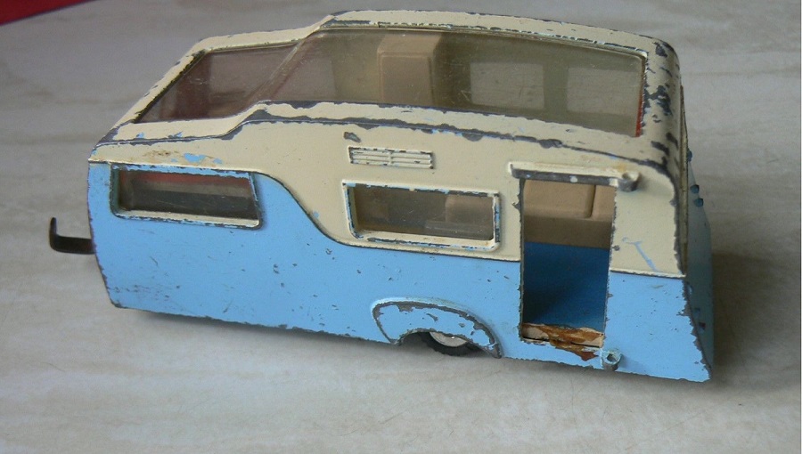 117 4 Berth Caravan white Blue.jpg