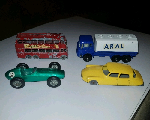 A few nice finds from yesterday. My first trolley bus with spw, A nice 25 tanker with aral decals, Aston Martin with 52 decals and last and probably the best find is a first casting Citroen with no door braces.